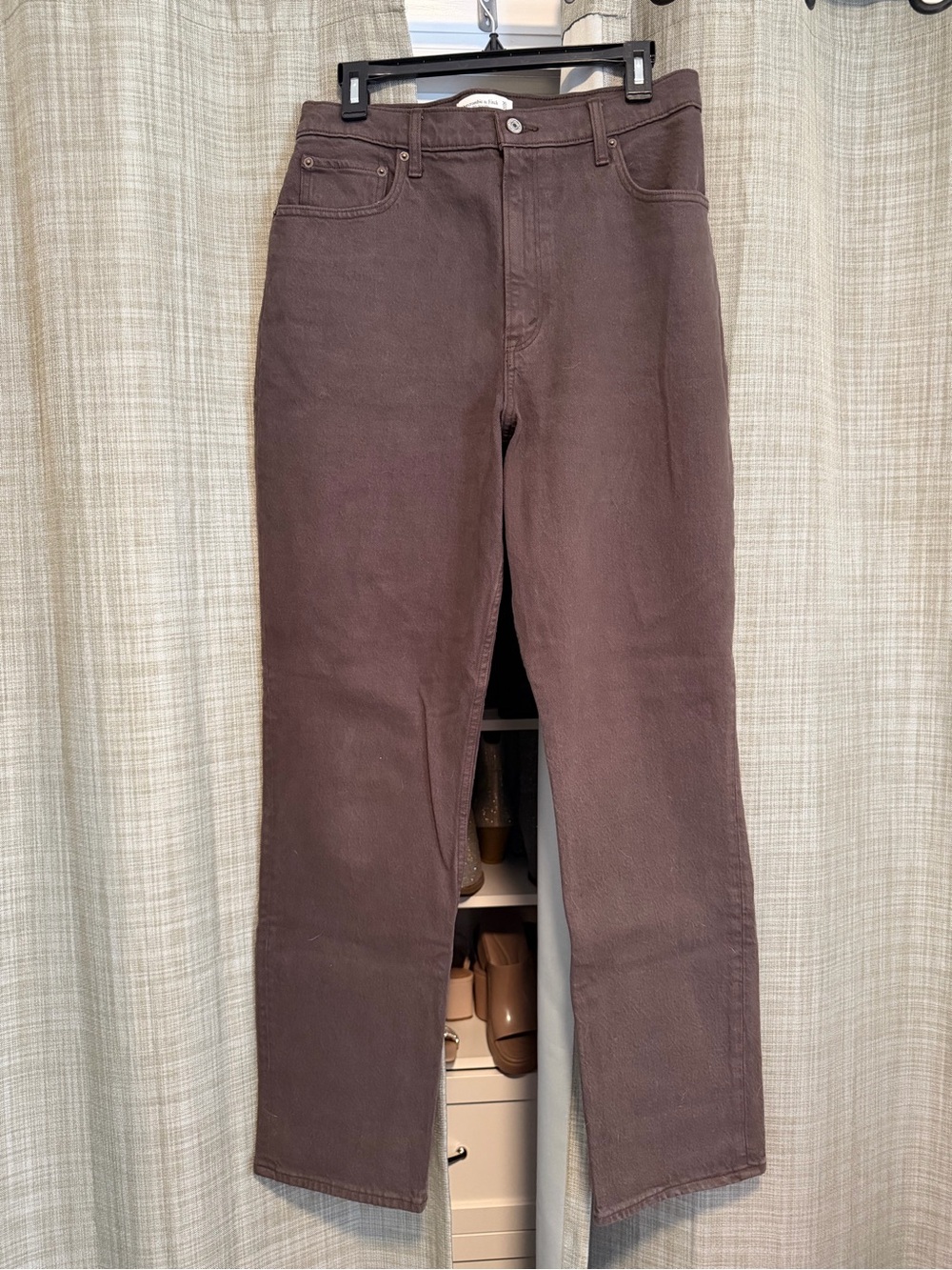 Abercrombie 90s Straight-Leg Jeans in Deep Brown LONG